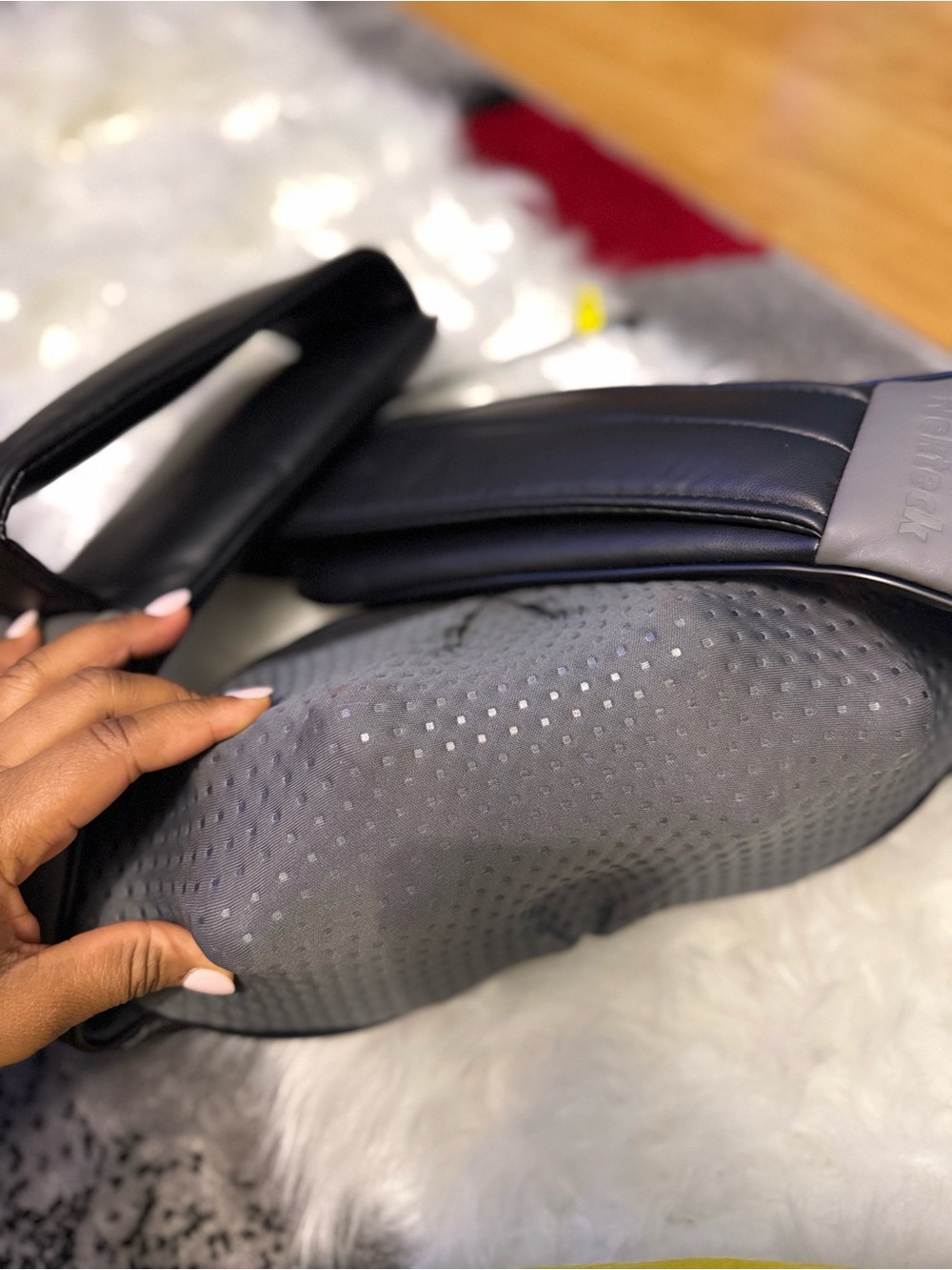 Amazon Black Shiatsu Neck & Shoulder Massager - Picture 4 of 4